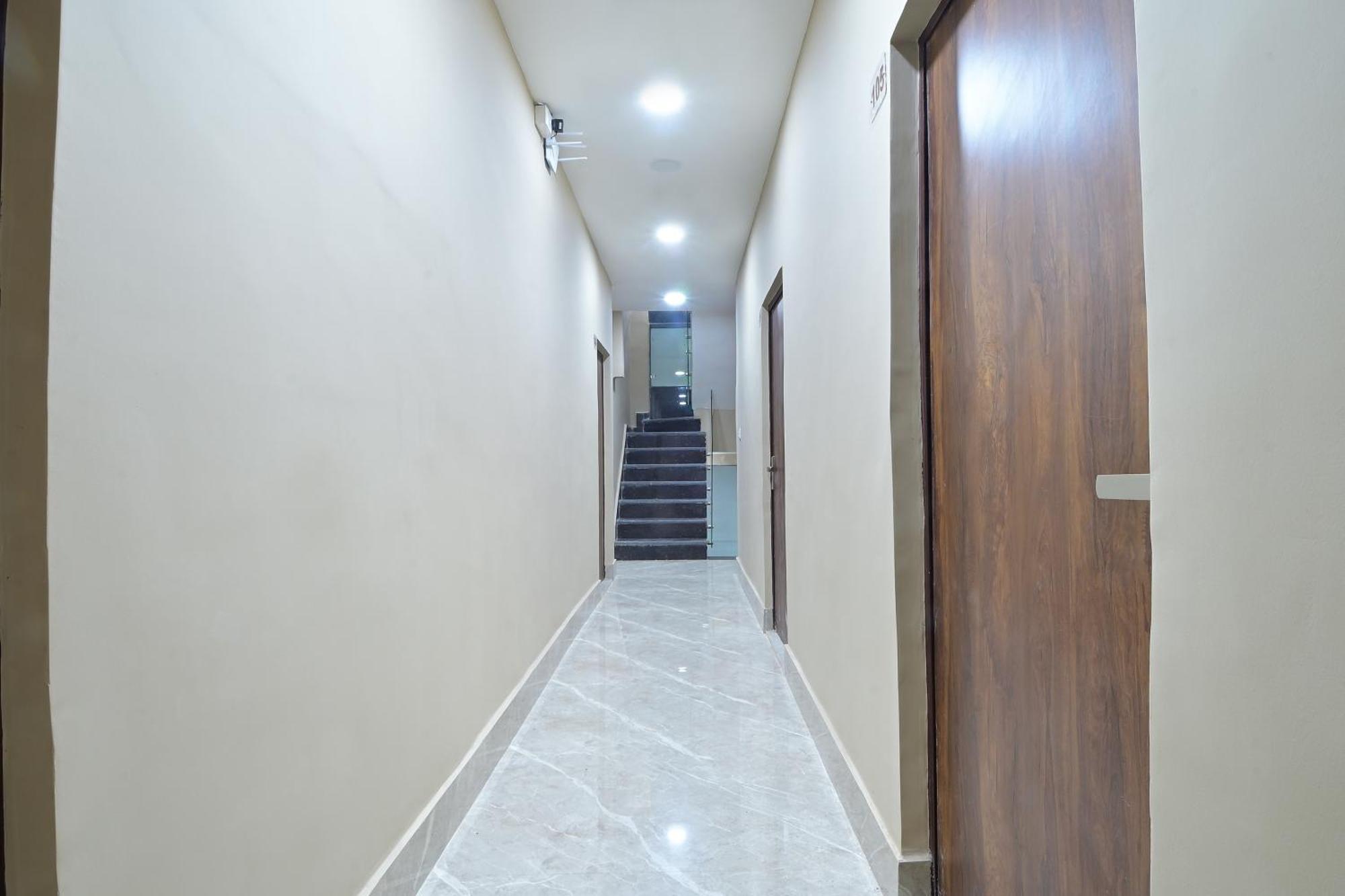 Chowdhry Tourist Lodge - New Delhi Railway Station - 2 Minutes Walk Exterior foto