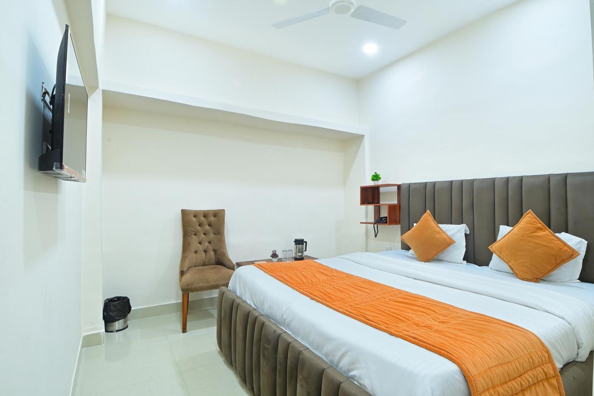 Chowdhry Tourist Lodge - New Delhi Railway Station - 2 Minutes Walk Exterior foto