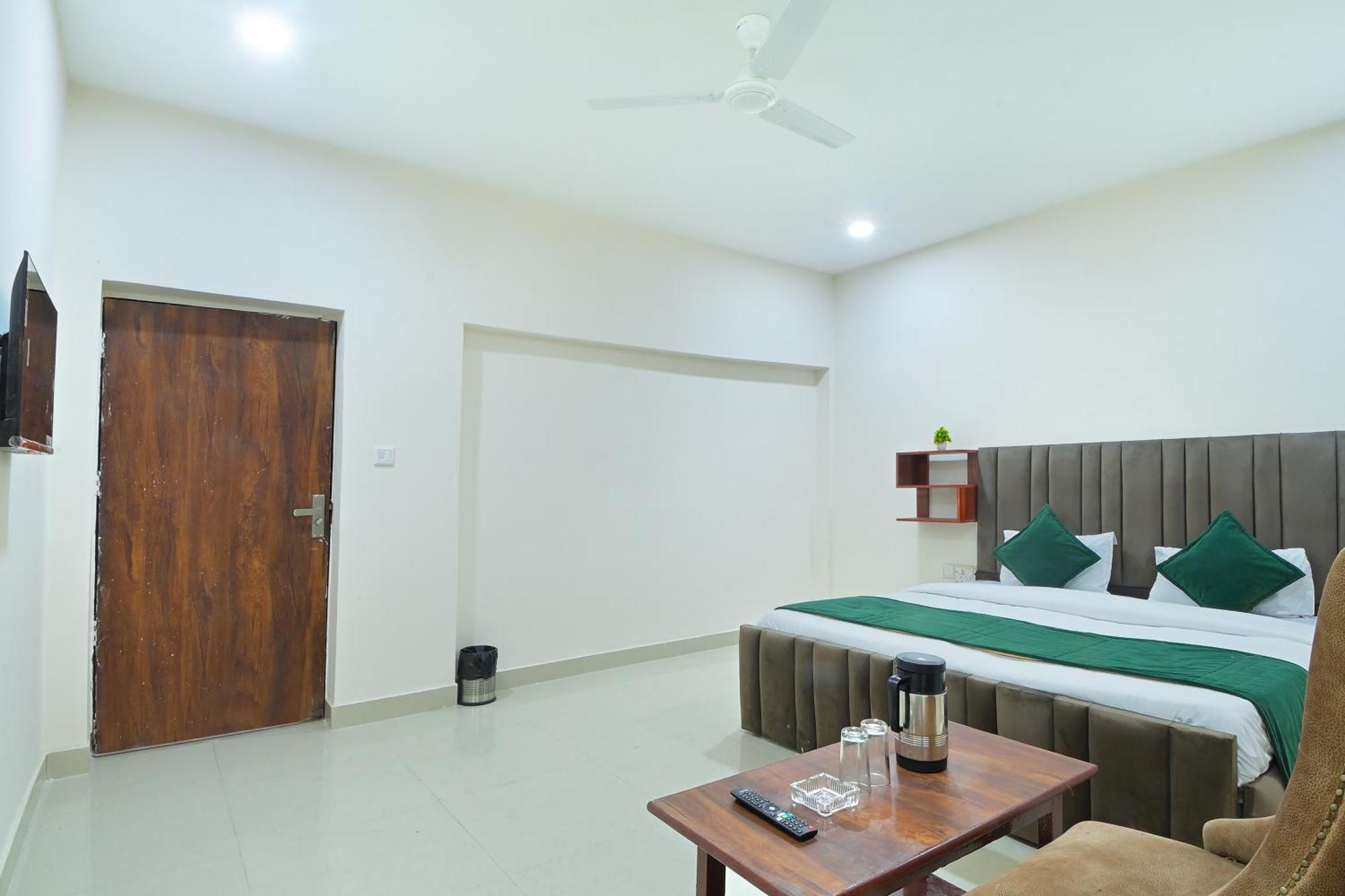 Chowdhry Tourist Lodge - New Delhi Railway Station - 2 Minutes Walk Exterior foto