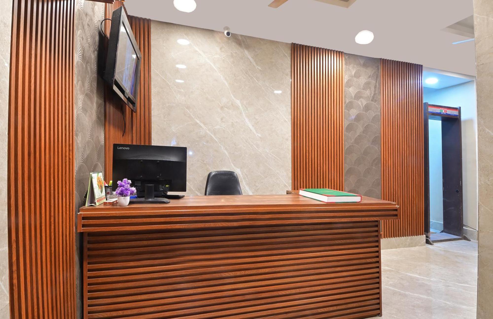 Chowdhry Tourist Lodge - New Delhi Railway Station - 2 Minutes Walk Exterior foto