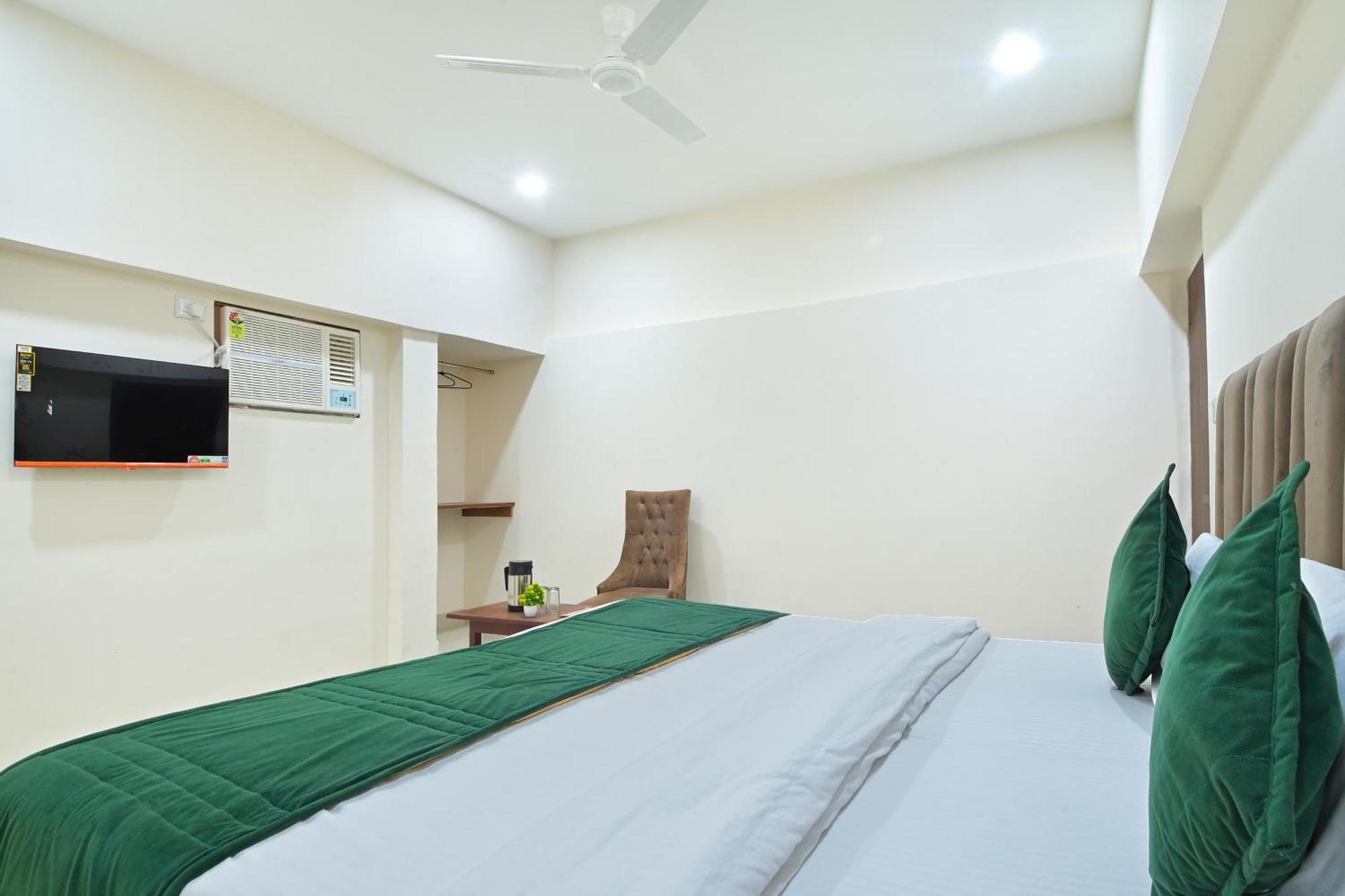 Chowdhry Tourist Lodge - New Delhi Railway Station - 2 Minutes Walk Exterior foto